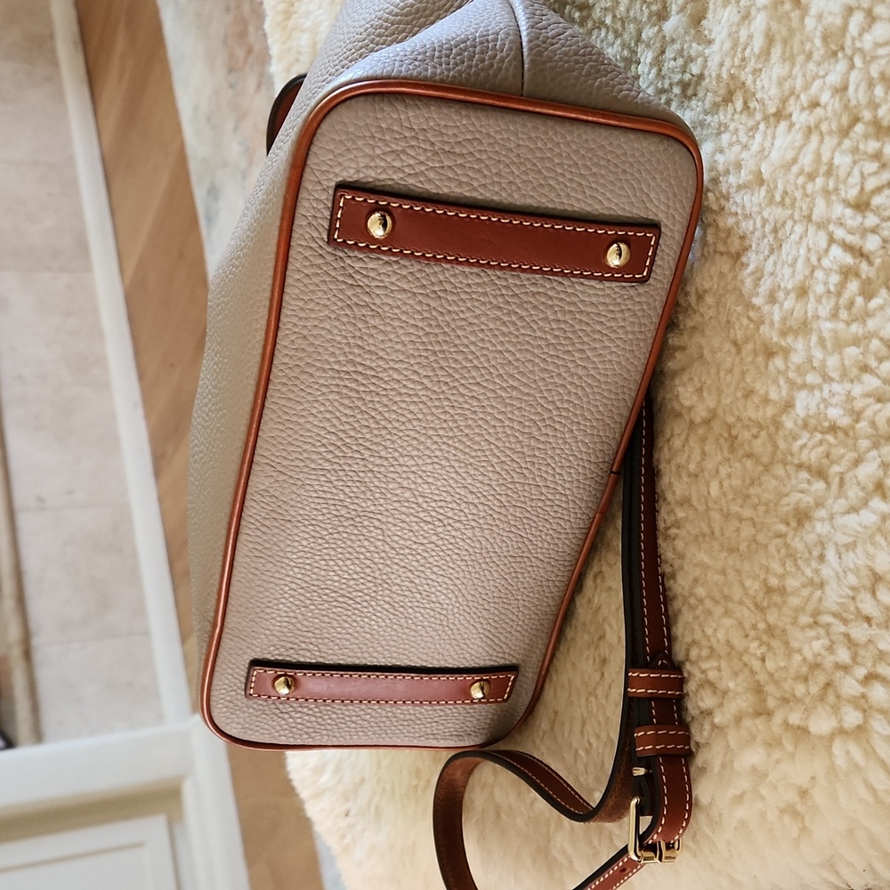 Gorgeous Dooney & Bourke Elephant Leather Satchel or Shoulder Bag 🩶🐘 - Picture 7 of 16
